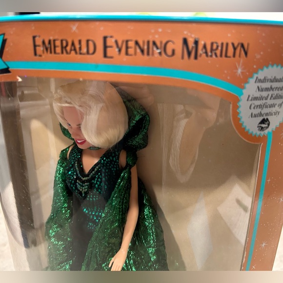 NIB-1993 Emerald Evening Marilyn Monroe Doll by DSI - Picture 5 of 12
